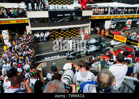 23 giugno 2019, Automobile del circuito Paul Ricard, Le Castellet, Marsiglia, Francia ; FIA Formula 1 Gran Premio di Francia, il giorno della gara; tutti i Formula Uno i media accreditati partecipare al podio celebrazione Pablo Guillen/Alamy Foto Stock