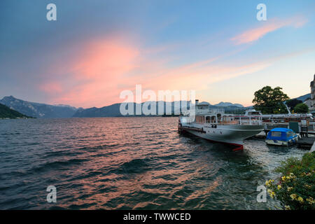 Gmunden: lago Traunsee, vaporetto Gisela, passeggiata a lago nel Salzkammergut, Oberösterreich, Austria superiore, Austria Foto Stock