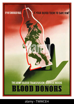 Vintage anni quaranta WW2 Propaganda Poster ricorso chiedendo per i donatori di sangue "se egli dovesse cadere è il tuo sangue ci per salvare lui?' immagine di un soldato britannico di andare in battaglia. Foto Stock