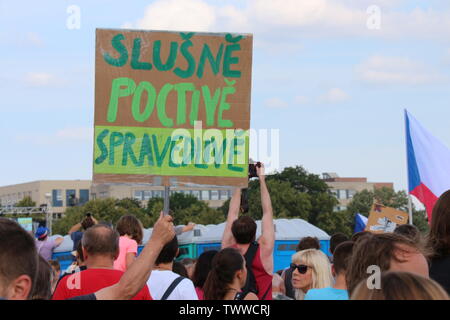 Praga Repubblica Ceca, 23 giu 2019. Più di 250.000 manifestanti hanno allagato Letna con cartelloni che richiedono le dimissioni di Andrei Babis. Essi un Foto Stock