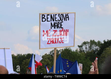 Praga Repubblica Ceca, 23 giu 2019. Più di 250.000 manifestanti hanno allagato Letna con cartelloni che richiedono le dimissioni di Andrei Babis. Essi un Foto Stock