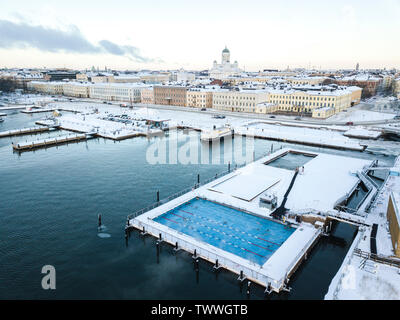 Helsinki piscina invernale Foto Stock