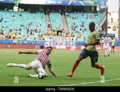 Salvador, Brasile. Il 23 giugno, 2019. Colombia v Paraguay, valida per la fase a gironi della Copa America 2019, tenutasi questa Domenica (23) alla Fonte Nova Arena in Salvador, Bahia, Brasile. Credito: Tiago Caldas/FotoArena/Alamy Live News Foto Stock