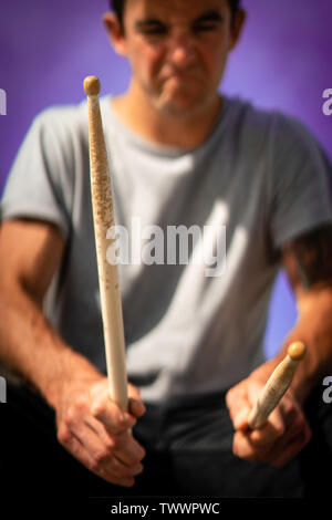 Rockstar batterista Guy Foto Stock