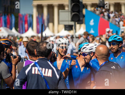 Minsk, Bielorussia - 23 GIU 2019: Le competizioni ciclistiche del 2019 2nd European Games a Minsk, uomini la gara su strada. Gruppo gara ciclistica per 180 km attraverso Foto Stock