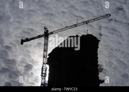 Silhouette di 'icona Claridge condominio" di Ottawa, 45 piani di obbrobrio sistemazione inutile in condominio costruzione in Ottawa, Ontario, Canada. 1,4 milioni di dollari per 2 letti! Foto Stock