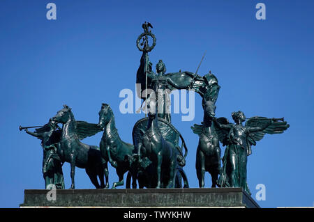 Un soldato e Sailor's Arch a Grand Army Plaza Brooklyn NYC Foto Stock