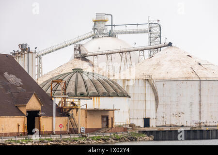 Materiale struttura di storage sul Calumet River Foto Stock