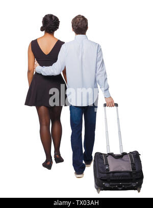 Vista posteriore di interracial andando giovane con la valigia. Vista posteriore di raccolta persone. vista posteriore di persona. Isolato su sfondo bianco. Giovani peopl Foto Stock