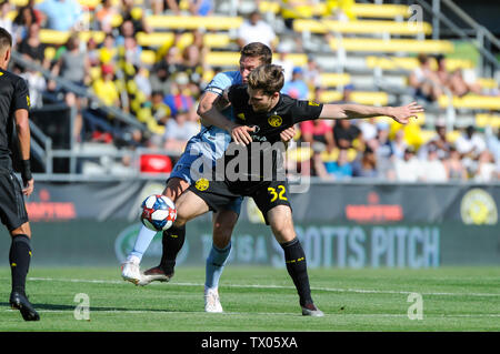 Columbus, Ohio, Stati Uniti d'America. Domenica, 23 Giugno 2019: Columbus Crew SC avanti Patrick Mullins (32) nella prima metà del match tra Sporting Kansas City e Columbus Crew SC a MAPFRE Stadium, in Columbus OH. Obbligatorio Photo credit: Dorn Byg/Cal Sport Media. Sporting Kansas City 0 - Columbus Crew SC 0 Credito: Cal Sport Media/Alamy Live News Foto Stock