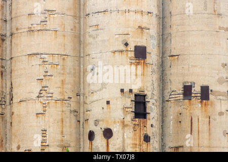 Materiale struttura di storage sul Calumet River Foto Stock