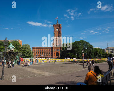 Berlino, Germania - circa giugno 2019: Rotes Rathaus (significato Red Town Hall) Foto Stock