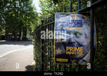 Premere i fotografi al di fuori dell'indirizzo residenziale di Boris Johnson MP per il Partito conservatore e fidanzata Carrie Symonds, London, England, Regno Unito Foto Stock