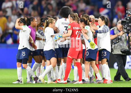 Le Havre, Frankreich. Il 23 giugno, 2019. giubilo al team francese, 23.06.2019, Le Havre (Francia), calcio, fifa, Coppa del Mondo Donne 2019, Round del 16 Francia - Brasile, FIFA VIETANO QUALSIASI USO DI FOTOGRAFIE come sequenze di immagini e/o quasi video. | Utilizzo di credito in tutto il mondo: dpa/Alamy Live News Foto Stock