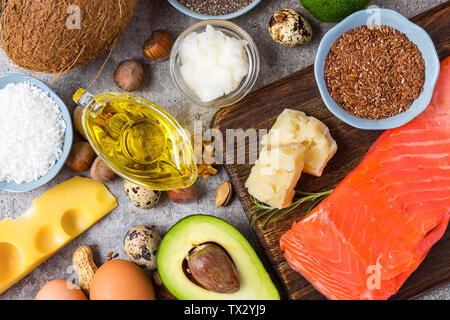 Bassa sani prodotti di carboidrati. Ketogenic dieta cheto concetto. Vista superiore Foto Stock