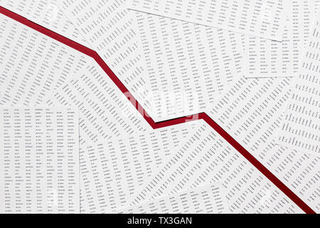 Vista da sopra rosso linea discendente attraverso documenti cartacei Foto Stock