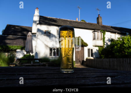 Nessuno Inn è un secolo XVII Devon Inn, Dartmoor Devon, Inghilterra, House, nessun popolo, coperto, estate, antica, architettura, Bar Doddiscombsleigh Foto Stock