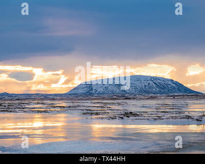 L'Islanda, il paesaggio innevato, mattina nel nord est Foto Stock