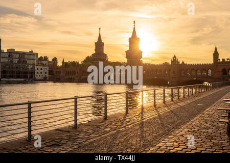 Germania, Berlino-friedrichshain, vista da ponte Oberbaum di sunrise Foto Stock