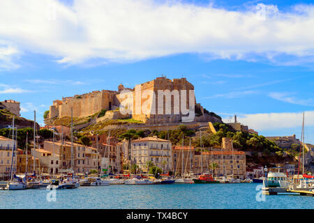 Francia, Corsica, Bonifacio, Porto sotto la cittadella Foto Stock