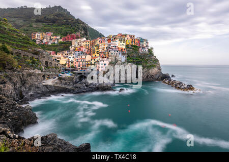 Manarola, le Cinque Terre e la Riviera Ligure, provincia della Spezia, Italia Foto Stock