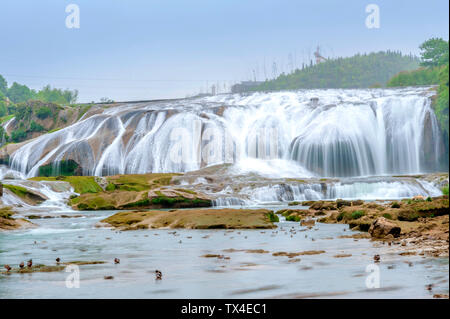 Anshun pendenza ripida cascata di stagno, Guizhou Foto Stock