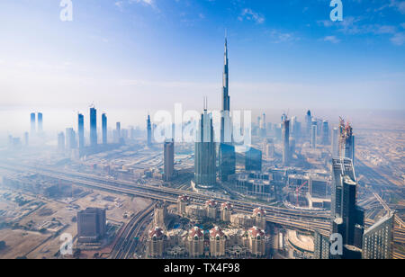 Emirati Arabi Uniti Dubai, cityscape con il Burj Khalifa Foto Stock