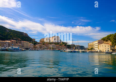 Francia, Corsica, Bonifacio, Porto sotto la cittadella Foto Stock