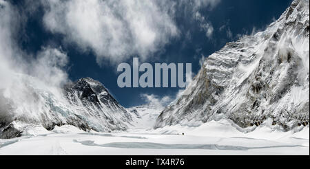 Il Nepal, Solo Khumbu, Everest, gli alpinisti al Western Cwm Foto Stock