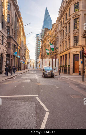 Regno Unito, Londra Liverpool Street e il quartiere finanziario con il Coccio in background Foto Stock