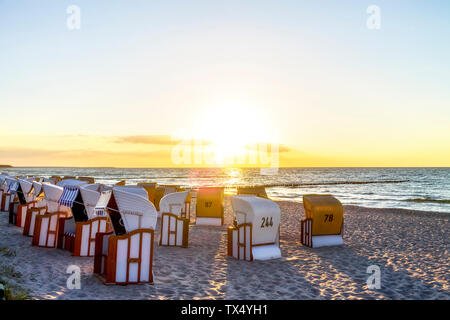 Germania, Meclemburgo-Pomerania, Zingst, spiaggia al tramonto Foto Stock