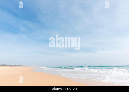 Il Portogallo, Algarve, Lagos Meia Praia, spiaggia e mare Foto Stock