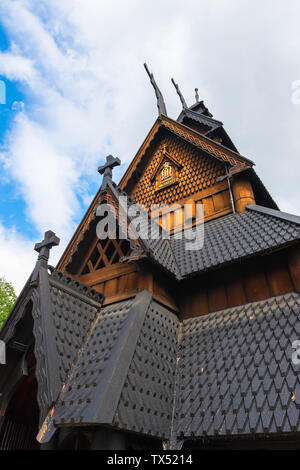 Doga chiesa Norvegia, dettaglio del tetto superiore le sezioni del gol doga chiesa situati nella Norske Folkemuseum in Bygdøy area di Oslo, Norvegia. Foto Stock