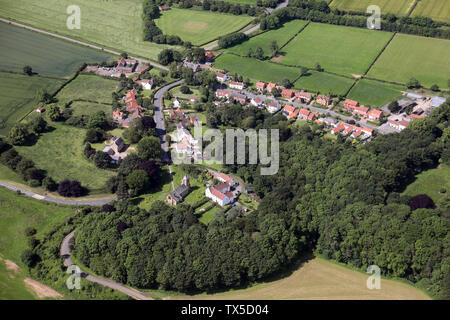 Vista aerea del Crathorne Village in Hambleton quartiere di North Yorkshire Foto Stock