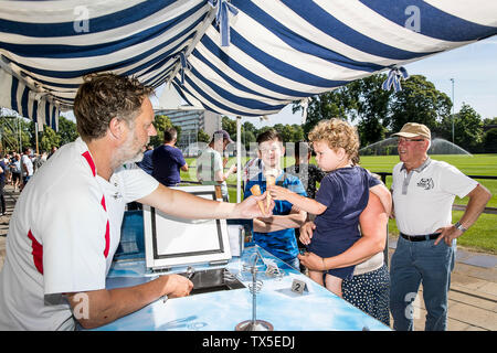 TILBURG - 04-03-2017, Koning Willem II stadion olandese Eredivisie calcio stagione 2019/2020. Gelato gratuito per i tifosi durante la prima formazione di Willem II. Credito: Pro scatti/Alamy Live News Foto Stock