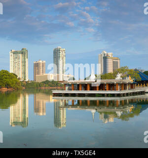 Seema Malakaya sul bere il lago, Colombo, Sri Lanka Foto Stock