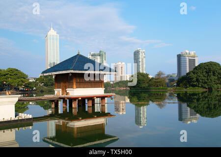 Seema Malakaya sul bere il lago, Colombo, Sri Lanka Foto Stock