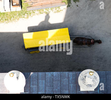 Das Schloss Lednice (deutsch) Eisgrub liegt bei Lednice in Tschechien, im Okres Břeclav, nahe der österreichischen Grenze. Es wurde von den im 13. Jah Foto Stock