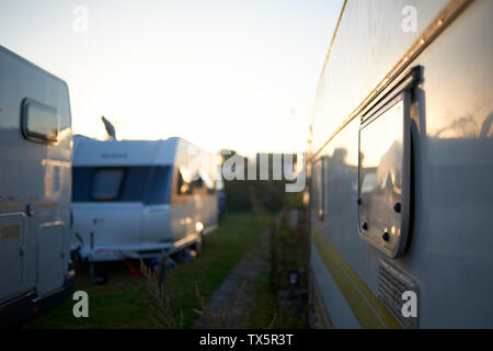 Close up di roulotte in inizio di mattina di sole Foto Stock