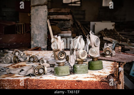 Vecchia maschera a gas in liquidazione, Chernobyl Zona di esclusione, Ucraina Foto Stock