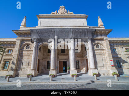 Casa de Iberoamérica edificio, ex prigione reale di Cadice, Andalusia, Spagna. Facciata Foto Stock