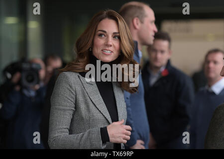 Caterina, duchessa di Cambridge e il principe William Duca di Cambridge visitare la Basildon villaggio sportivo in Essex Foto Stock