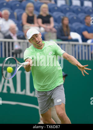 John Millman (Aus) a Eastbourne, Regno Unito. Il 24 giugno 2019. Natura Valle internazionali di tennis in Devonshire Park. Foto Stock