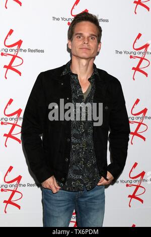 Burbank, CA. Il 23 giugno, 2019. Greg Rikaart presso gli arrivi per il giovane e l'agitato Fan Club Pranzo, Burbank Convention Center, Burbank, CA 23 Giugno 2019. Credito: Priscilla concedere/Everett raccolta/Alamy Live News Foto Stock