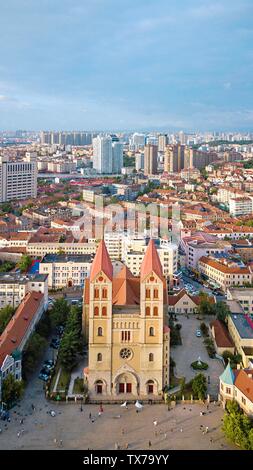 Foto aerea di Qingdao chiesa cattolica (St. Michel Chiesa) Square Foto Stock