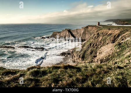 Linea di costa sul sentiero costiero a sud di BUDE CORNWALL, Foto Stock