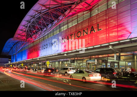 Trafficato Terminal Internazionale, Aeroporto di San Francisco, San Francisco, California, Stati Uniti d'America Foto Stock