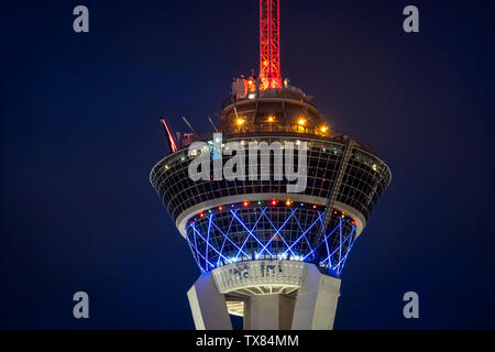 La parte superiore della stratosfera di notte, Las Vegas, Nevada, STATI UNITI D'AMERICA Foto Stock