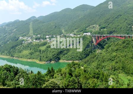 Scenario del ponte Nanlido in Enshizhou, provincia di Hubei Foto Stock