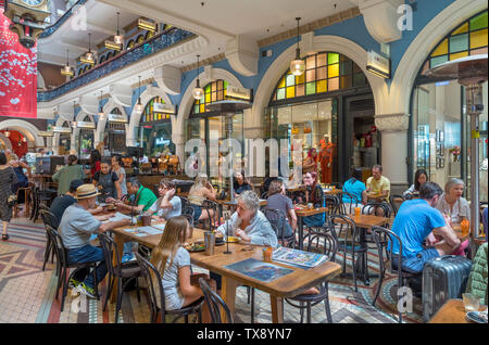 Cafe in Queen Victoria Building (QVB) arcade, Quartiere Affaristico Centrale di Sydney, Australia Foto Stock